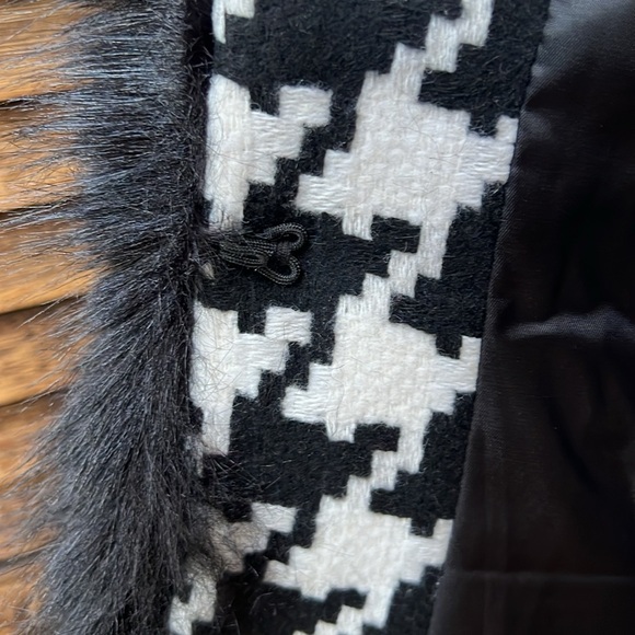 STUNNING Houndstooth Faux Fur collar & cuffs Belted Coat! It’s simply BEAUTIFUL! - Picture 13 of 16